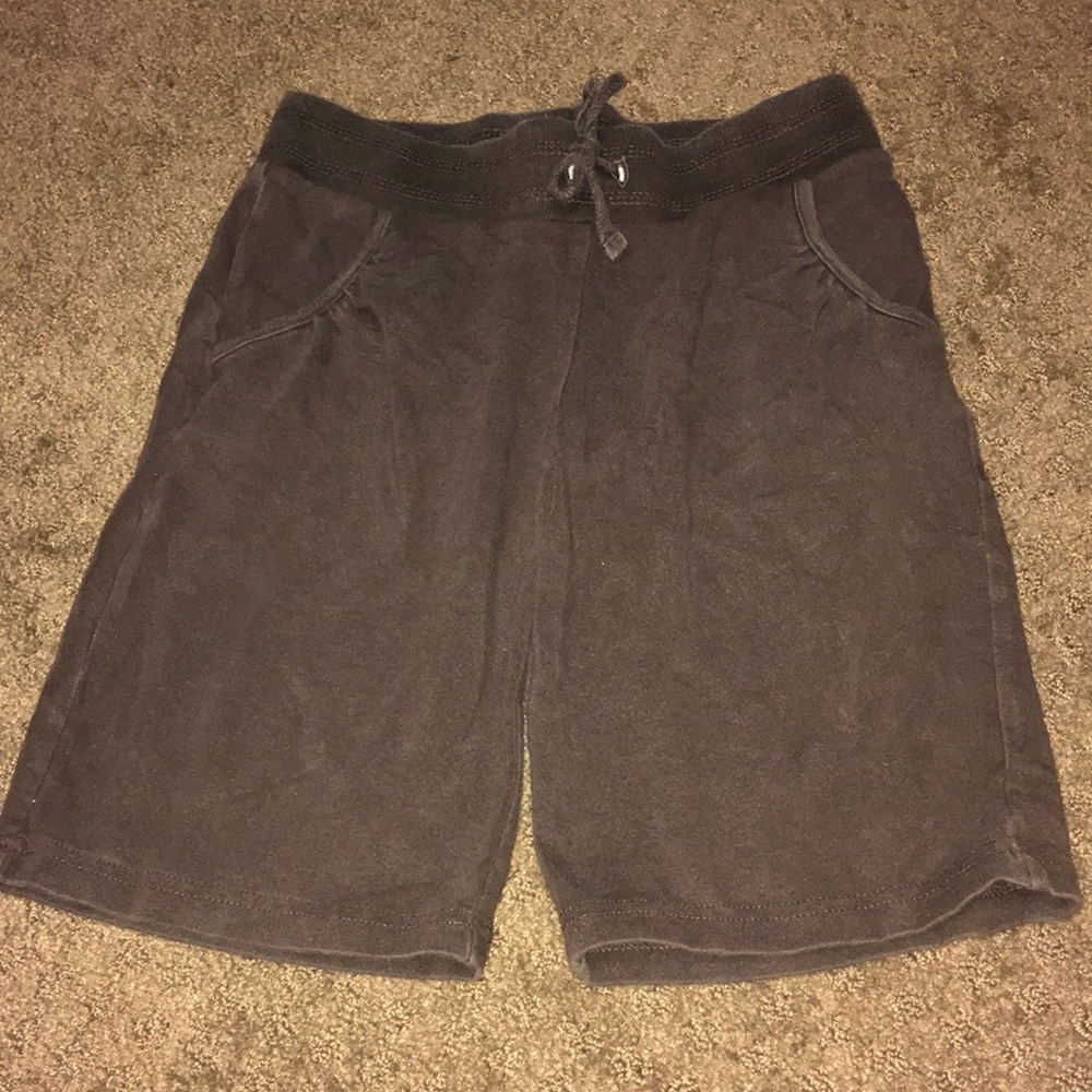 Shorts Girls size 7 - 8 solid brown, 2 pockets Longer shorts=better for school